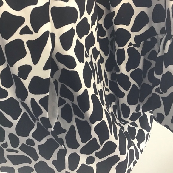 Sandro Sportswear Black/white giraffe print bell sleeve crop, swing Jacket 1X. - Picture 5 of 13